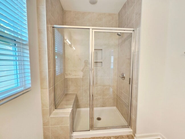 Building Photo - Gated Community with Amenities!