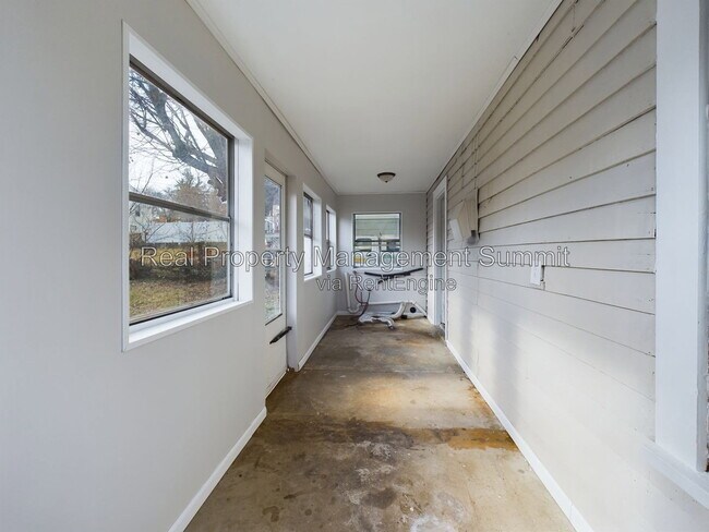 Building Photo - 2408 Poplar St