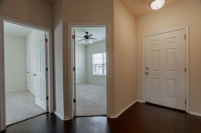 Building Photo - 3 Bedroom 2 Bath West Fay Home w/HUGE Backyard!