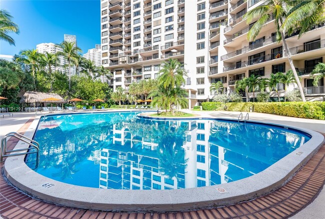 Building Photo - 540 Brickell Key Dr