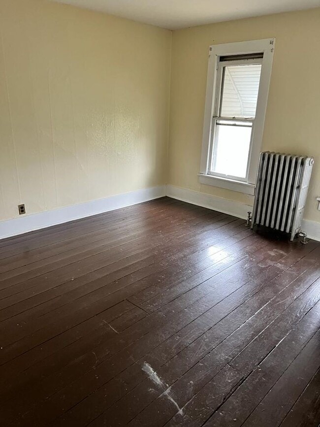 Building Photo - 2 bedroom house