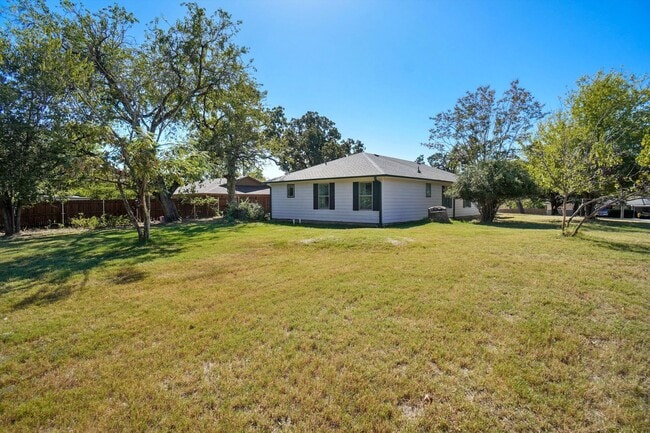 Building Photo - Updated 3 Bedroom in Azle