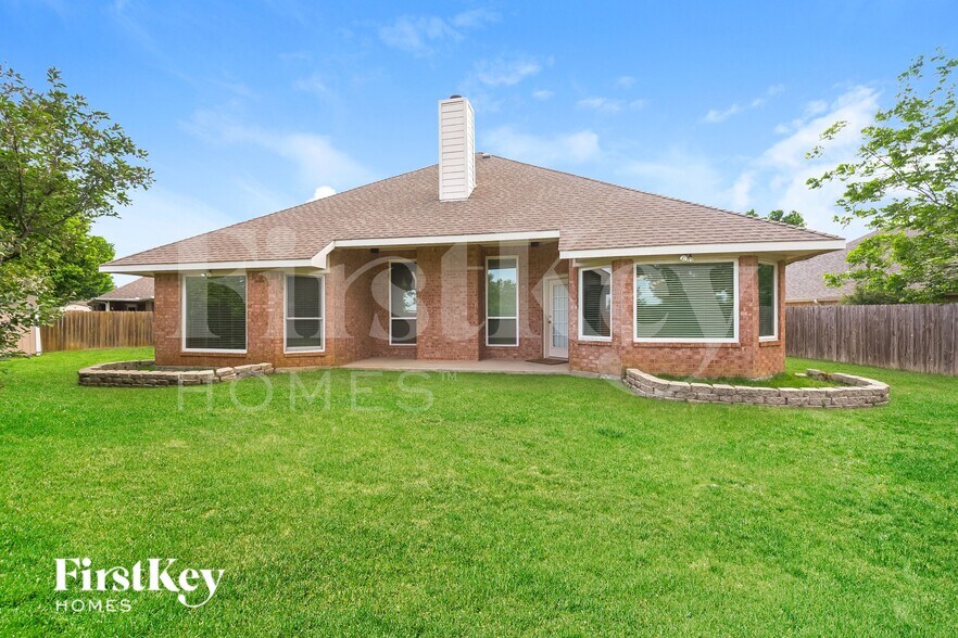 Building Photo - 101 Canterbury Dr