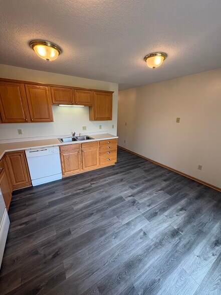 Building Photo - 872 Edgewater Dr
