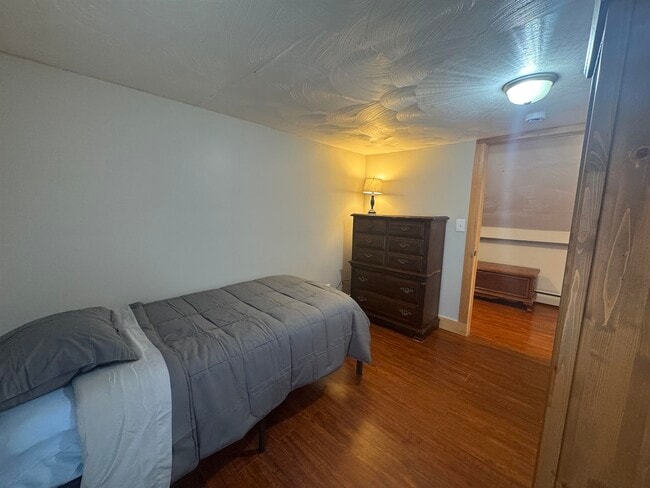 Building Photo - 10 Meadow St