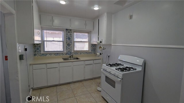 Building Photo - 8801 Valley View St