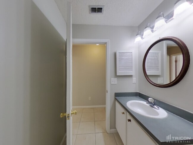 Building Photo - 7319 Volley Dr N