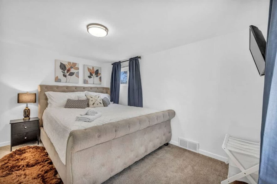 Building Photo - 113 Madison Ave