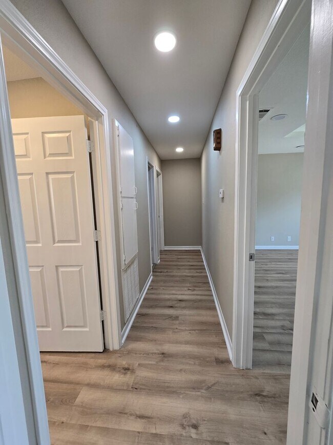 Building Photo - Charming Newly Remodeled Rental Home in a Quiet Neighborhood