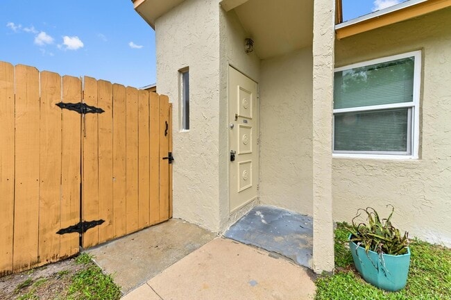 Building Photo - 12467 Westhampton Cir