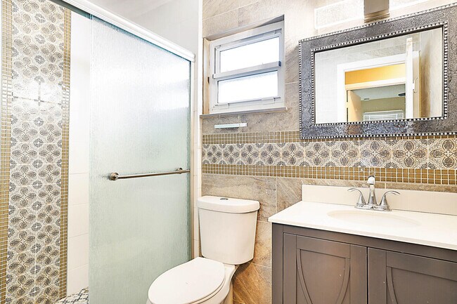 Building Photo - 4548 SW 28th Way