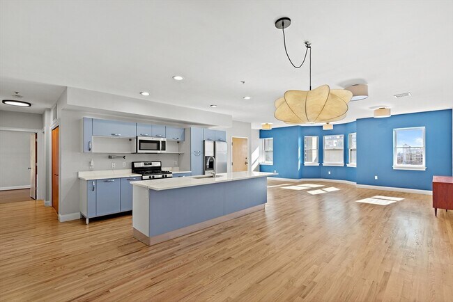 Building Photo - 877 Harrison Ave