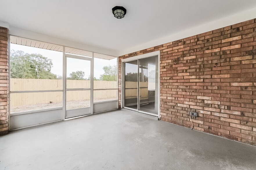 Building Photo - 807 Greenbelt Cir
