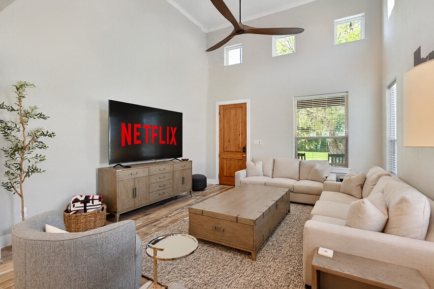 Primary Photo - 105 Anderson St