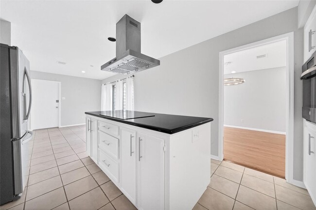 Building Photo - 2239 Kinbrook Dr