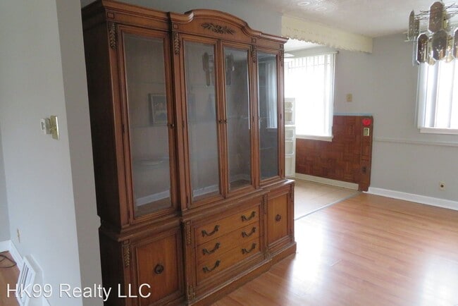 Building Photo - 3 br, 1.5 bath House - 2742 Elbridge St.