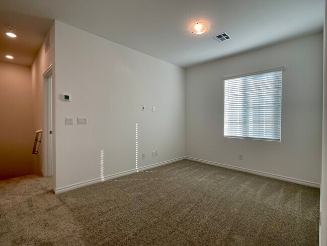 Building Photo - LOVELY TOWNHOUSE FOR RENT - GATED 3 BED 3 ...
