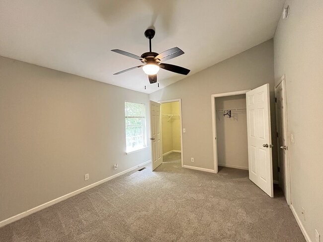 Building Photo - Great townhouse for rent in Murfreesboro!