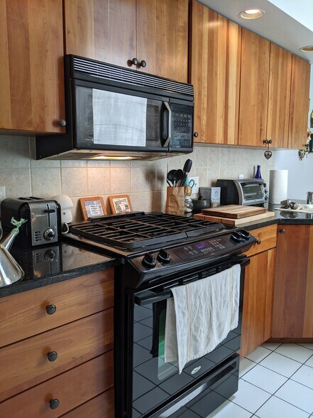 Building Photo - 184 White St