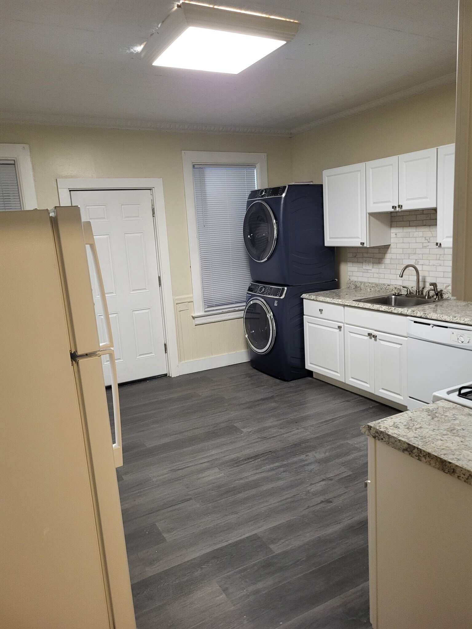 Kitchen - 83 Grand Ave