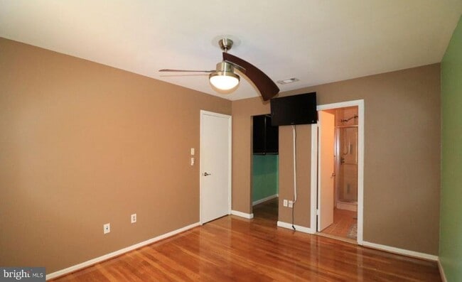 Building Photo - 553 Monet Dr
