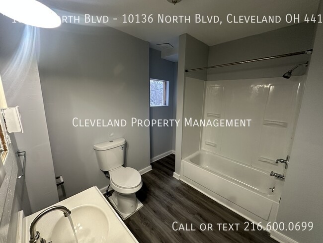 Building Photo - Newly Renovated Cleveland Duplex