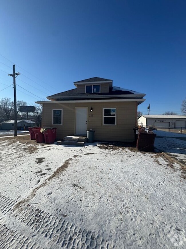 Building Photo - Fully renovated!