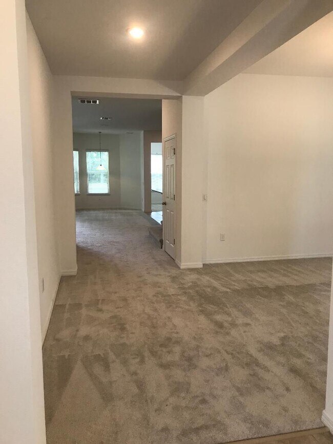 Building Photo - 12886 Westside Vlg Lp