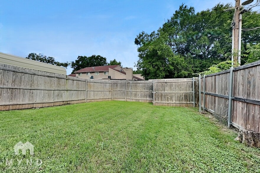 Building Photo - 11809 Garden Terrace Dr