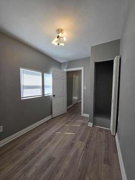 Building Photo - 5423 Stone Ave
