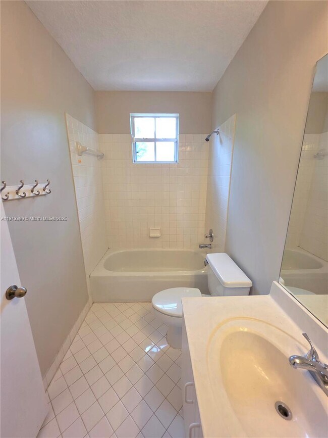 Building Photo - 584 Cambridge Dr