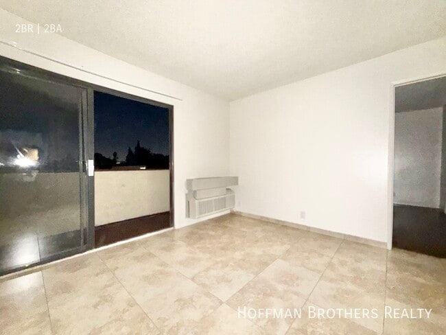 Building Photo - 15040 Vanowen St