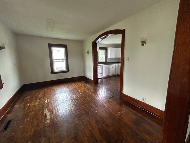Building Photo - 563 Barkeyville Rd
