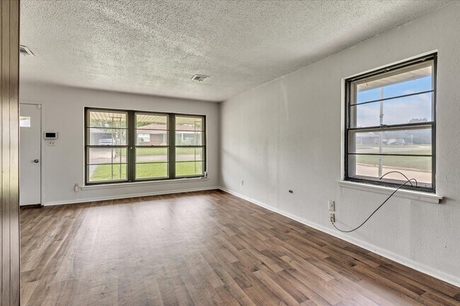 Building Photo - 2412 N Key Blvd