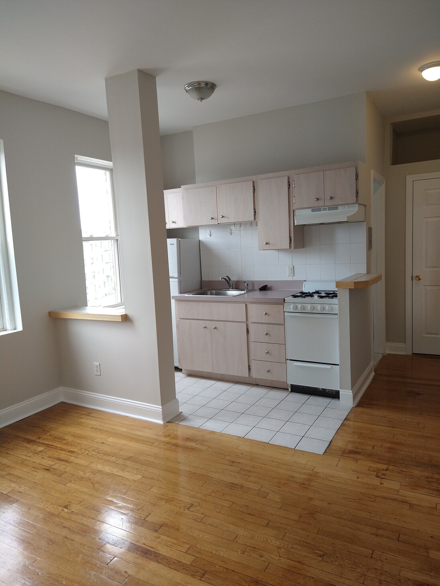 Building Photo - 1189 Commonwealth Ave