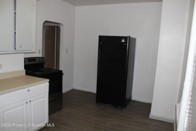 Building Photo - 715 Moosic St