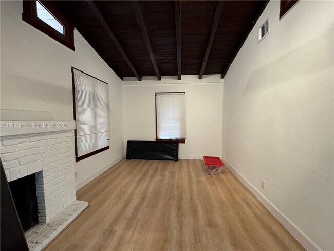 Building Photo - 817 SW 4th Ct
