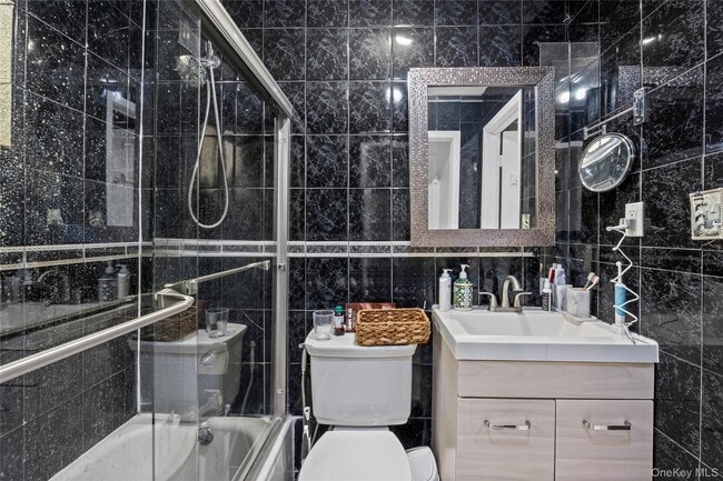 Building Photo - 18 South Dr