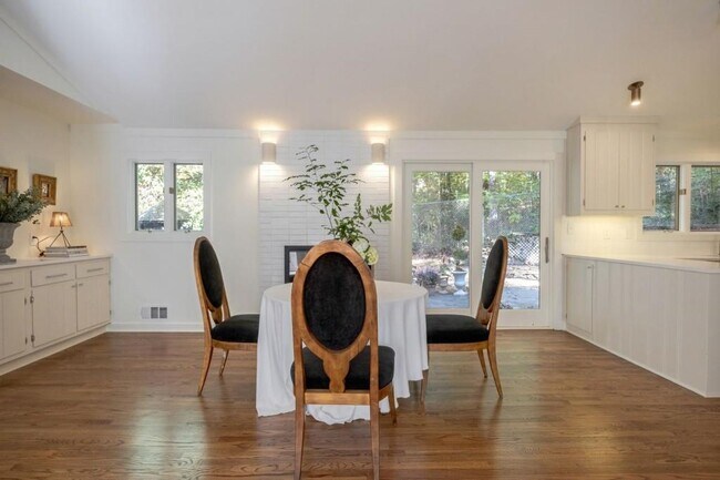 Building Photo - 922 Barton Woods Rd NE