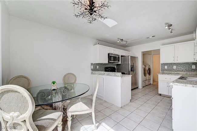 Building Photo - 4040 Castle Cove Dr