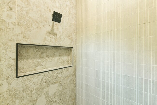 Building Photo - 162 Wallace St