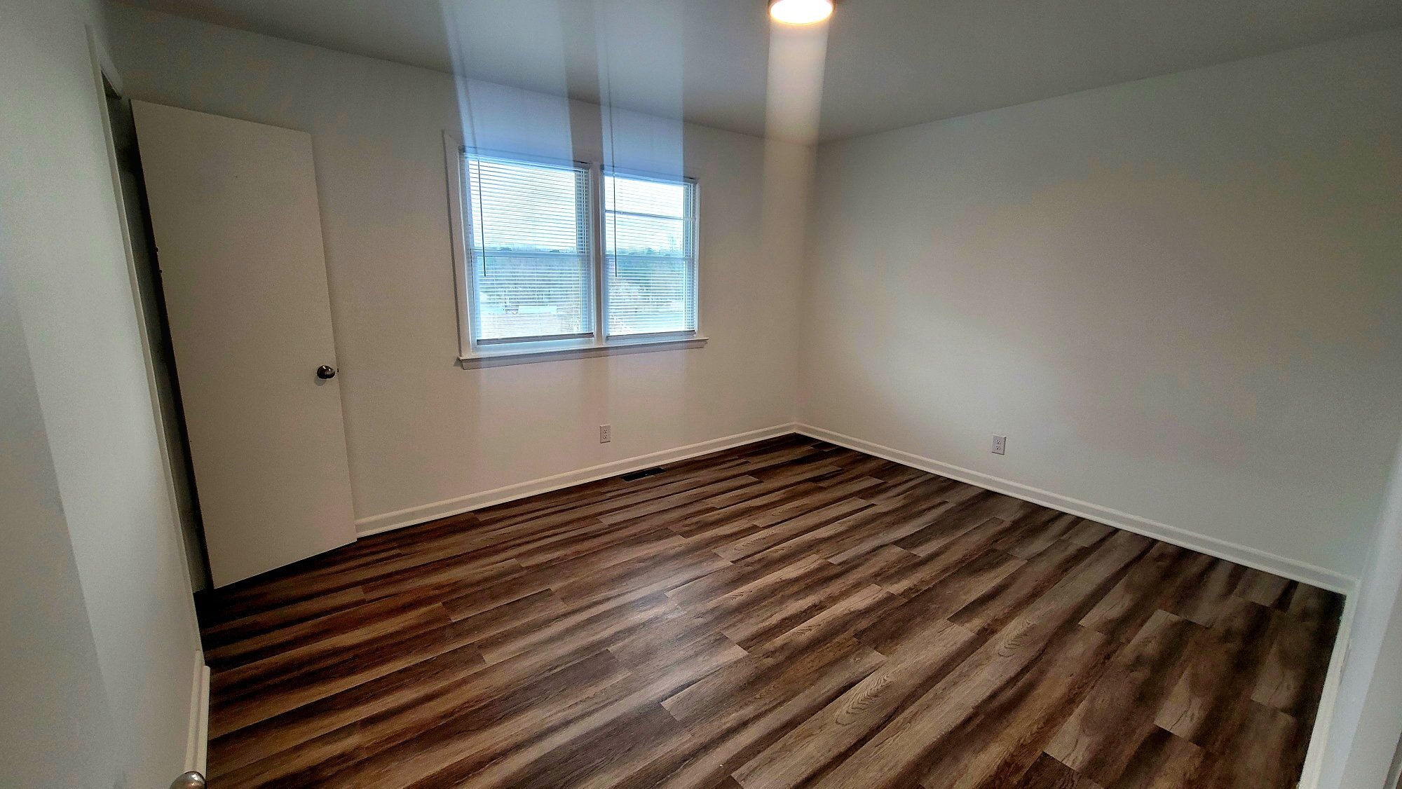 Building Photo - 1516 W Clara Dr