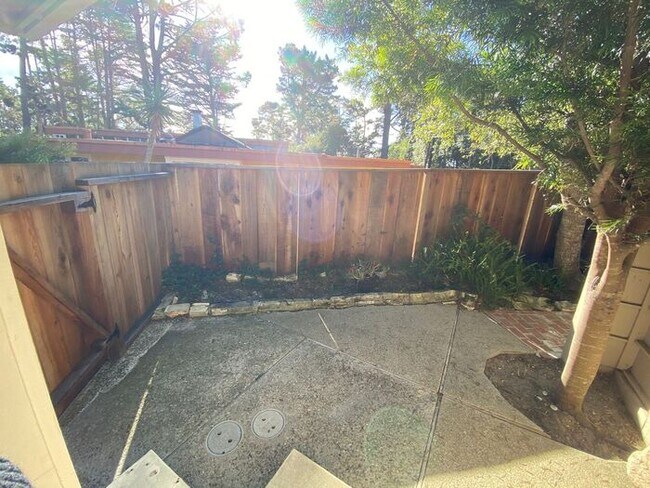 Building Photo - 4110 El Bosque Dr