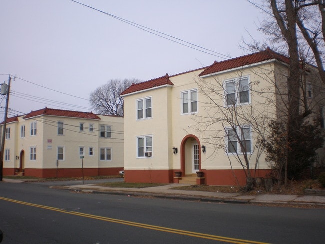 Primary Photo - Stratford Ave Apartments