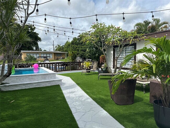 Building Photo - 4531 SW 42nd Terrace