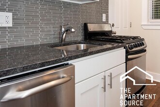 Building Photo - 646.5 W Roscoe St