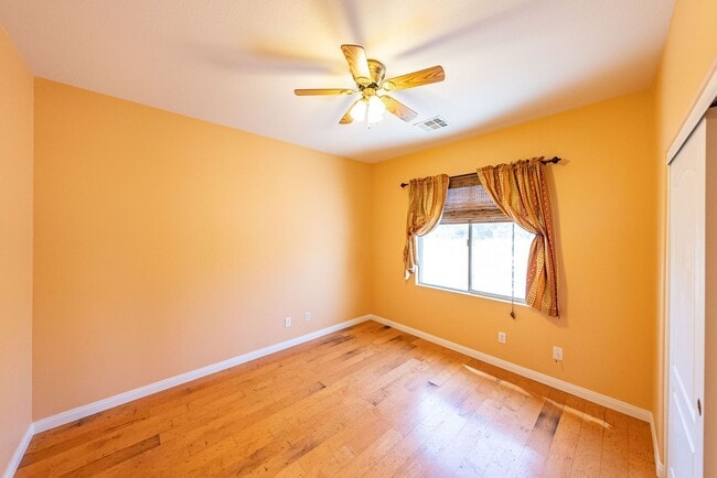 Building Photo - Beautiful 4-bedroom home located in Henderson