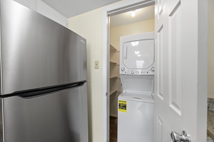 Building Photo - 717 Cedar Bayou Rd