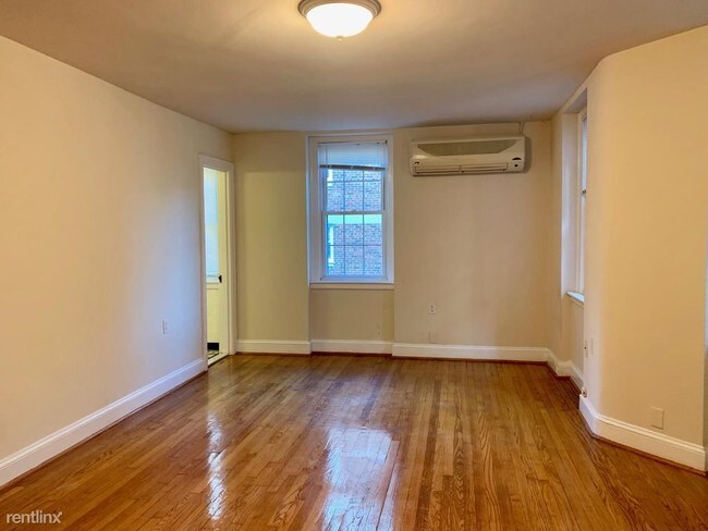 Building Photo - 2760 Devonshire Pl NW