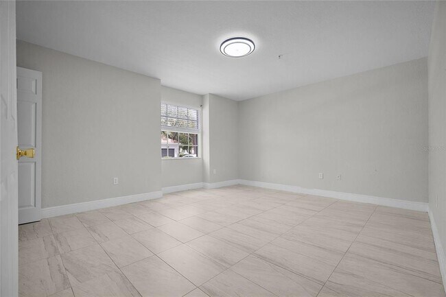 Building Photo - 13929 Fairway Island Dr